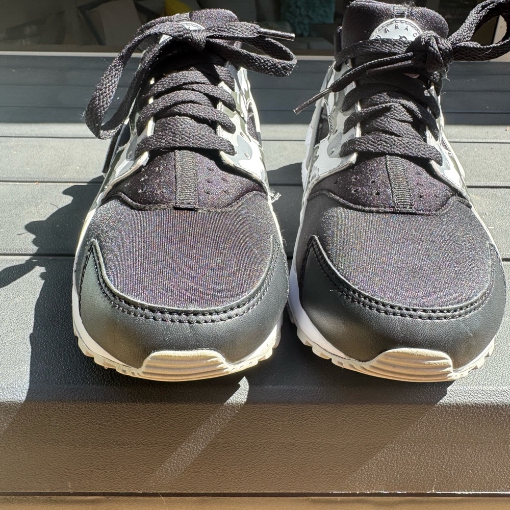 Nike Air Huarache Run Womens Shoes SZ 7Y/8.5W Black Leopard Print White - Picture 4 of 7